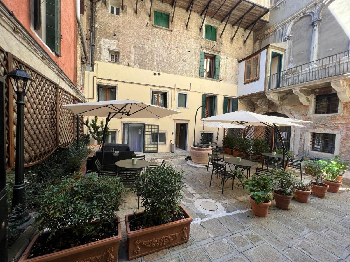 Corte Del Doge Di Rialto Venice Luaran gambar