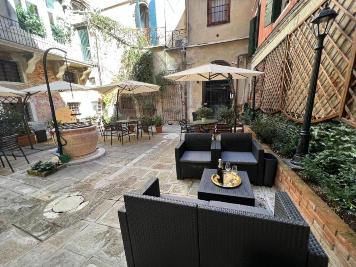 Corte Del Doge Di Rialto Venice Luaran gambar